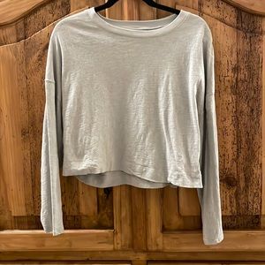 Vuori gray slouchy- cropped long sleeve top